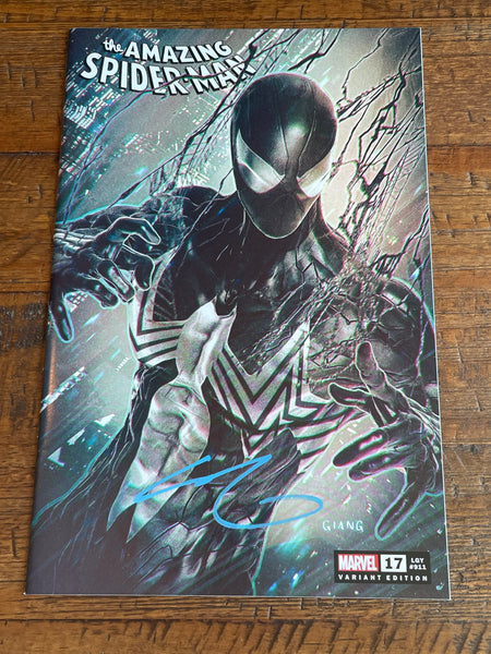 AMAZING SPIDER-MAN #17 JOHN GIANG SIGNED EXCL LIMITED TO 800 VARIANT W/ COA