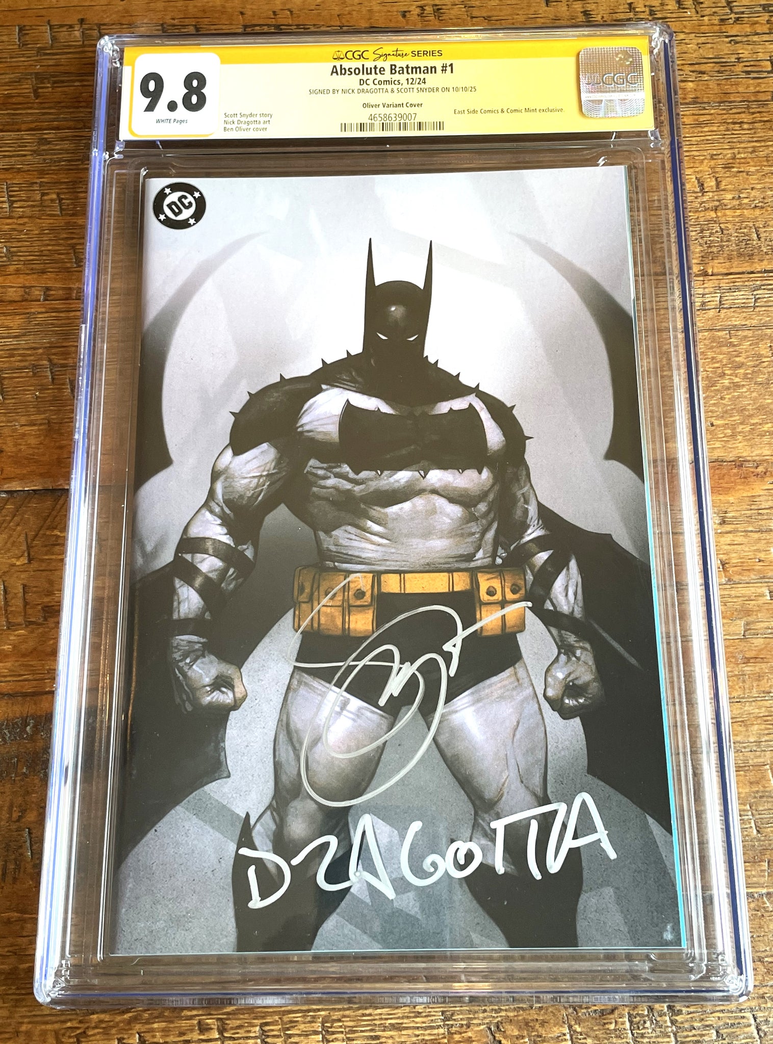 ABSOLUTE BATMAN #1 CGC SS 9.8 SIGNED SCOTT SNYDER & DRAGOTTA BEN OLIVER MEGACON VIRGIN VARIANT