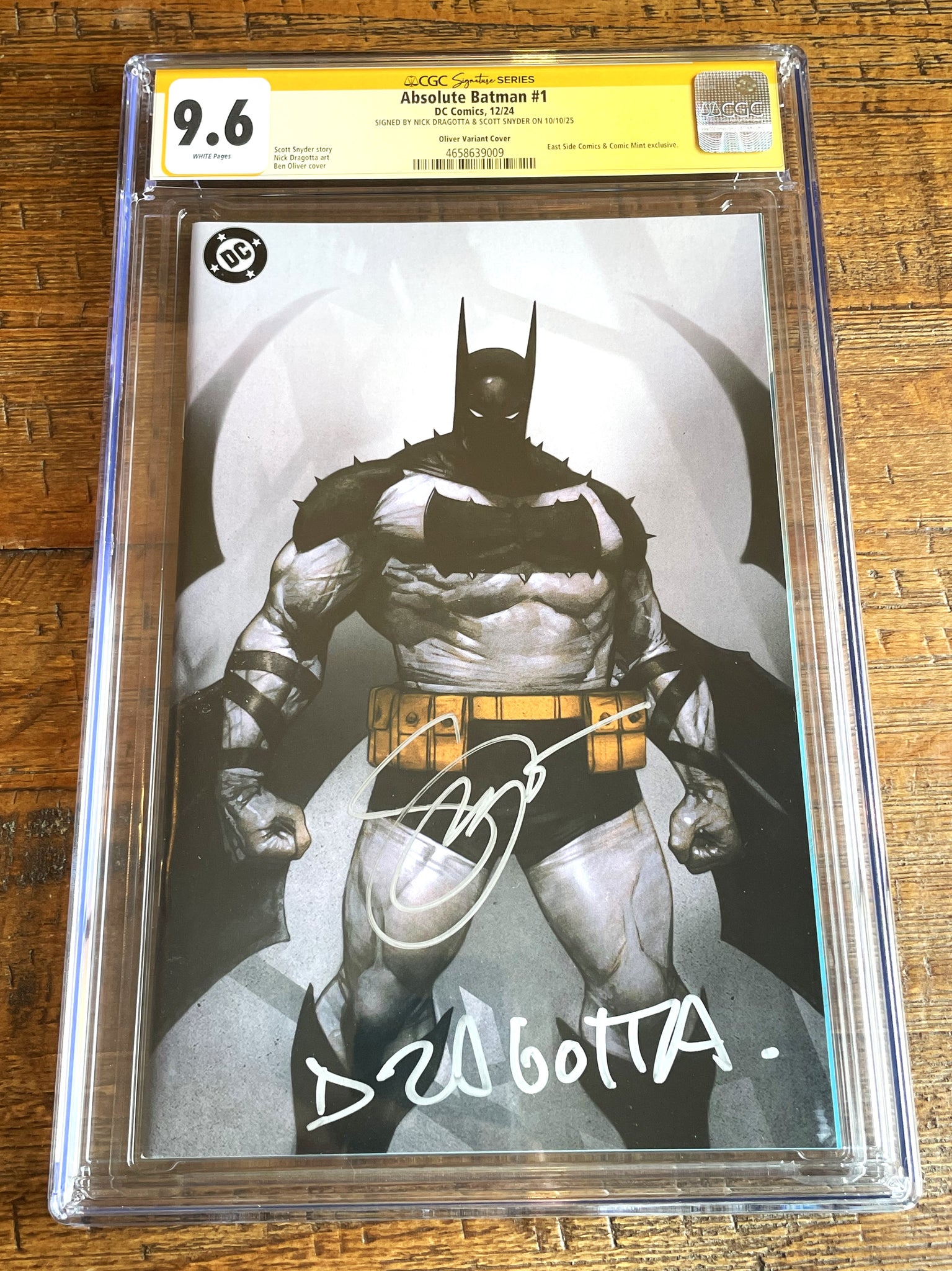 ABSOLUTE BATMAN #1 CGC SS 9.6 SIGNED SCOTT SNYDER & DRAGOTTA BEN OLIVER MEGACON VIRGIN VARIANT (Copy)