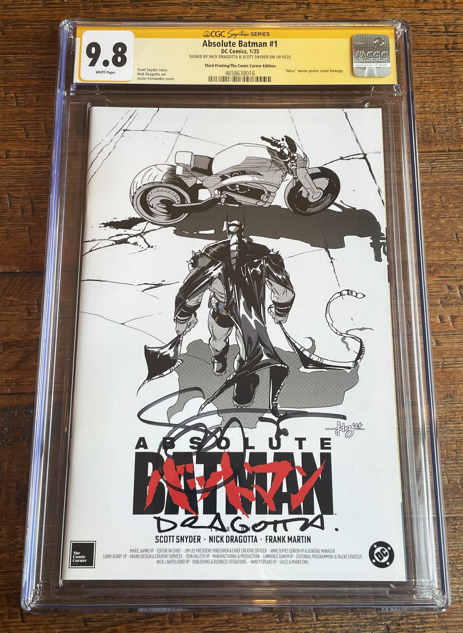 ABSOLUTE BATMAN #1 CGC SS 9.8 SCOTT SNYDER & DRAGOTTA SIGNED AKIRA B&W VARIANT