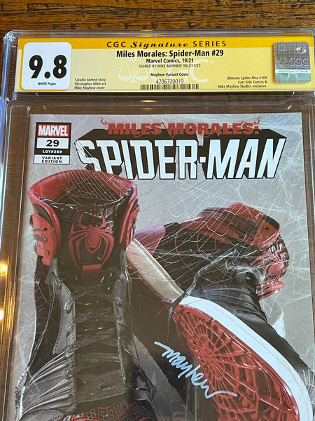 MILES MORALES: SPIDER-MAN #29 CGC SS 9.8 MIKE MAYHEW SIGNED SNEAKER TRADE DRESS VARIANT