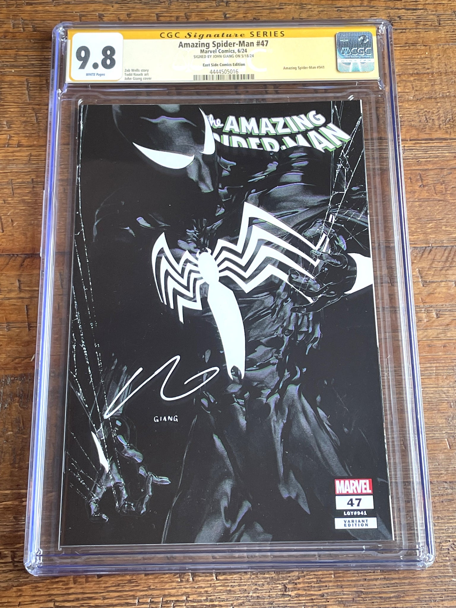 AMAZING SPIDER-MAN #47 CGC SS 9.8 JOHN GIANG SIGNED NEGATIVE VARIANT LTD 600