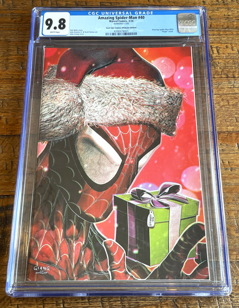 AMAZING SPIDER-MAN #40 CGC 9.8 JOHN GIANG #001/200 "CHRISTMAS" ULTIMATE EDITION