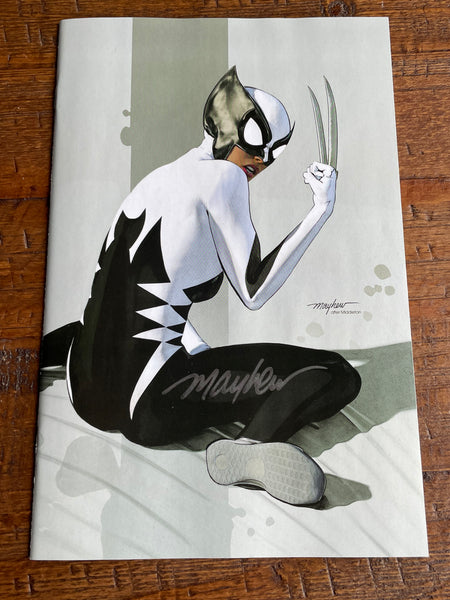 GWENVERSE #1 MIKE MAYHEW SIGNED CONVENTION EXCLUSIVE VARIANT