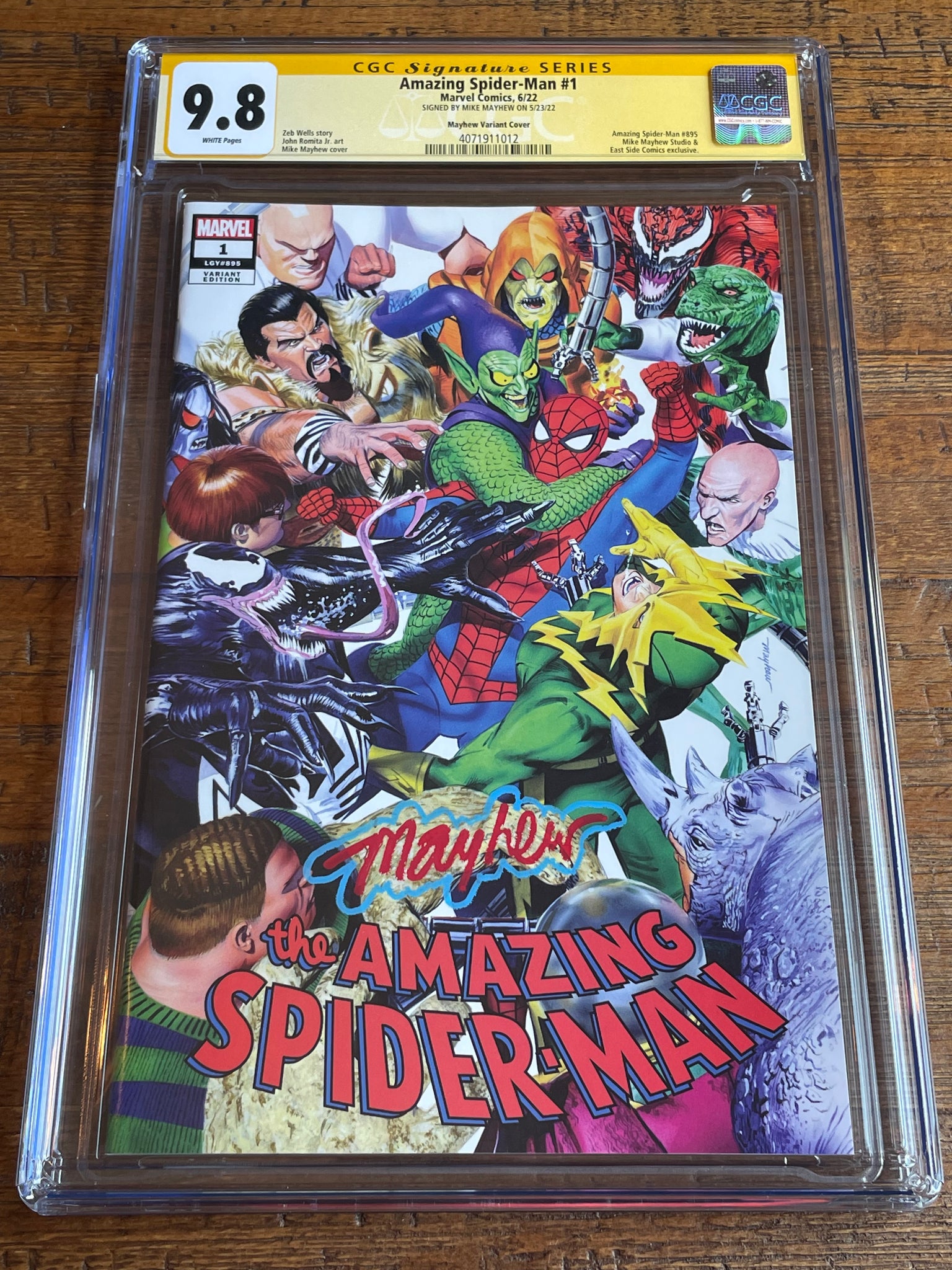 AMAZING SPIDER-MAN #1 CGC SS 9.8 MIKE MAYHEW SIGNED TRADE DRESS VARIANT-A